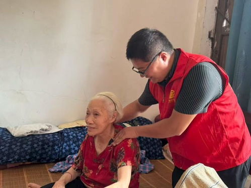 巾幗家政進社區(qū) 服務(wù)家庭零距離